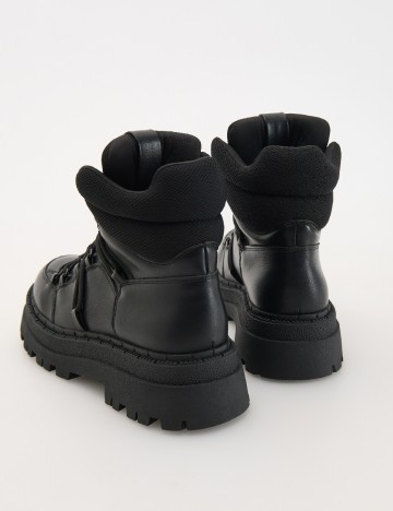 Ghete Reserved, negru