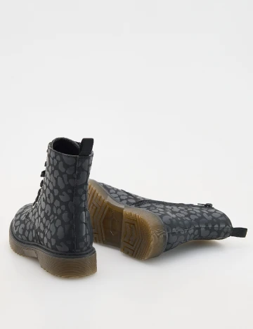 Ghete Reserved, negru Negru