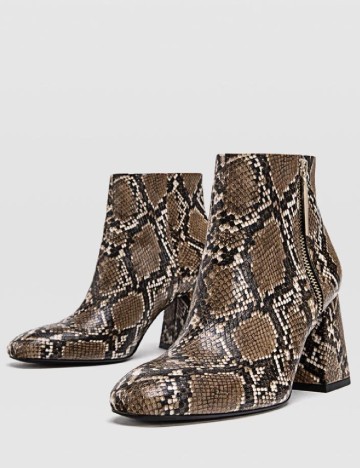 Botine Stradivarius, imprimeu sarpe