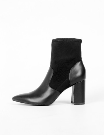 
						Botine Stradivarius, negru