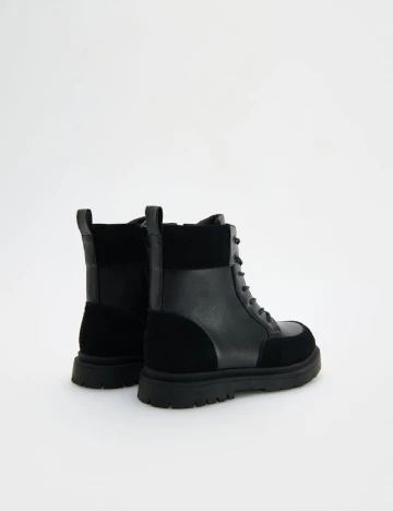 Ghete Reserved, negru Negru