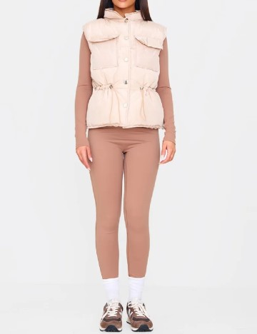 
						Vesta PrettyLittleThing, crem