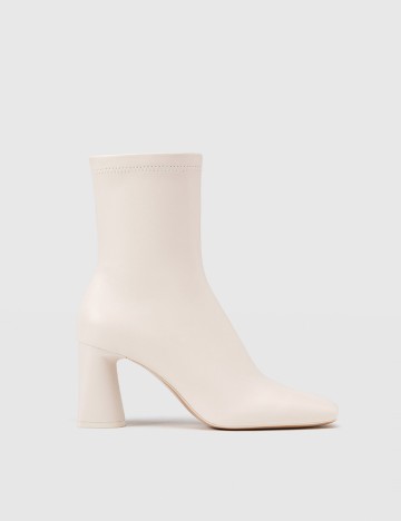 
						Botine Stradivarius, crem