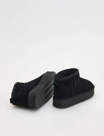 Ghete Reserved, negru Negru