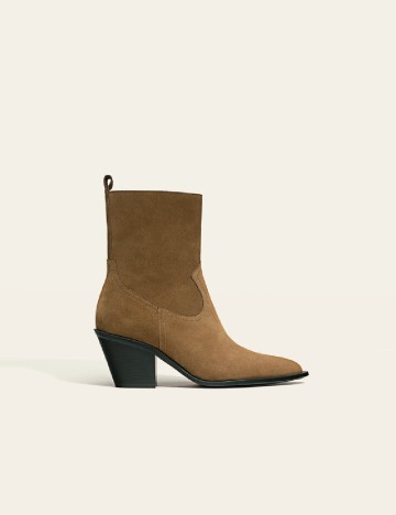 
						Botine Stradivarius, maro