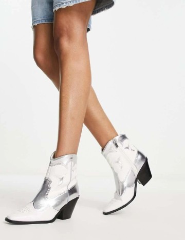 
						Botine Stradivarius, ecru