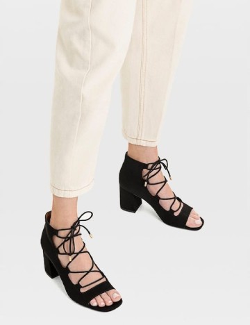 
						Sandale Stradivarius, negru