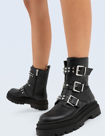 
						Ghete Stradivarius, negru