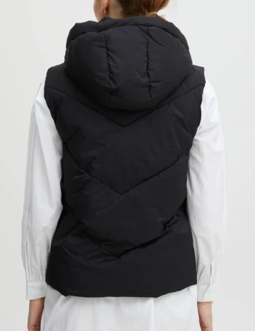 Vesta Ichi, negru Negru