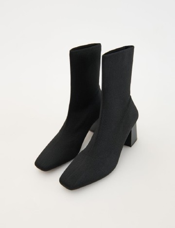 
						Botine Reserved, negru