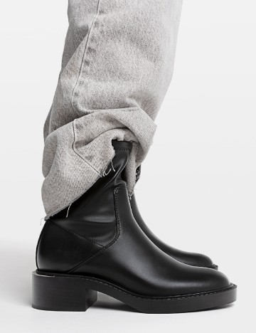 
						Ghete Stradivarius, negru