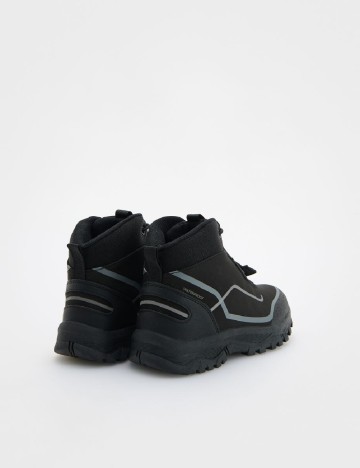 Ghete Reserved, negru