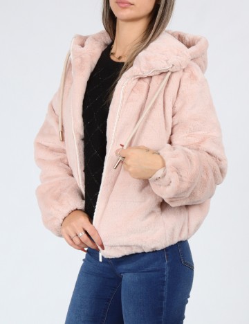 
						Jacheta Stradivarius, roz