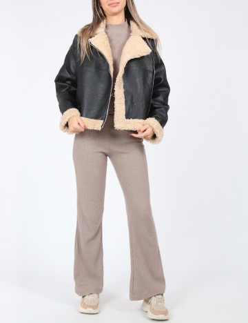 
						Jacheta Bershka, negru