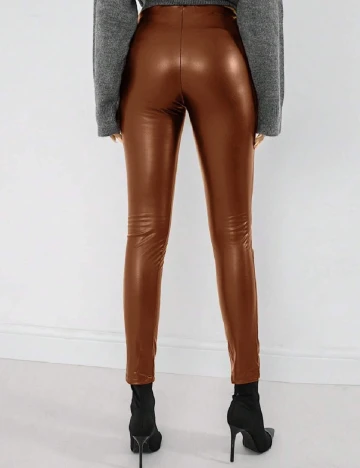 Pantaloni Three-S, maro