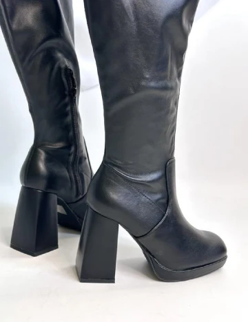 Cizme PrettyLittleThing, negru Negru