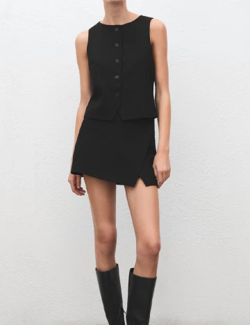 Vesta Mango, negru