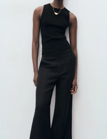 Maiou Mango, negru