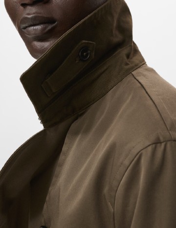 Trench Mango, kaki