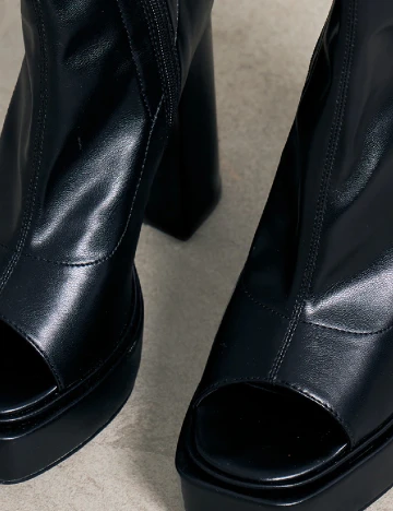 Botine PrettyLittleThing, negru Negru