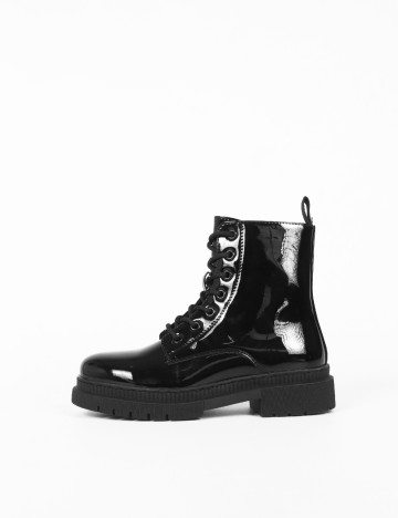
						Ghete PrettyLittleThing, negru