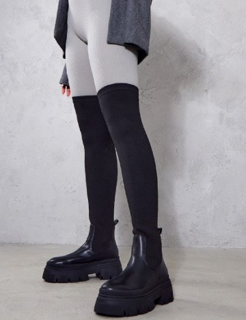 
						Cizme PrettyLittleThing, negru