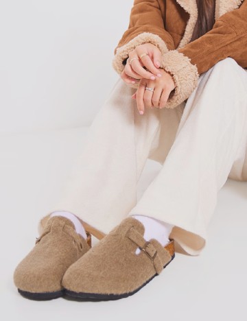 
						Saboti PrettyLittleThing, bej