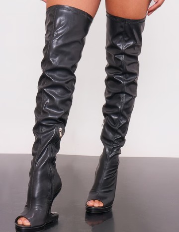 
						Cizme PrettyLittleThing, negru