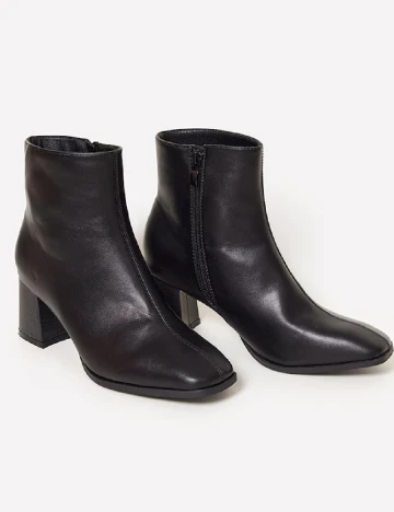 Botine PrettyLittleThing, negru Negru
