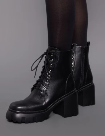 Botine PrettyLittleThing, negru Negru