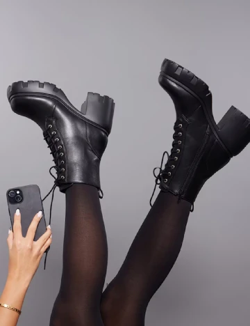 Botine PrettyLittleThing, negru Negru