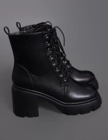 Botine PrettyLittleThing, negru Negru