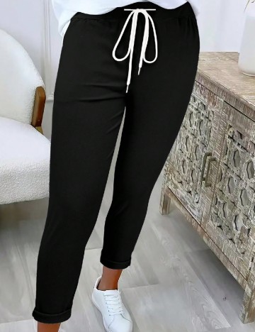 
						Pantaloni SHEIN, negru