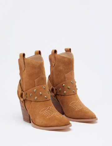 
						Ciocate PrettyLittleThing, maro