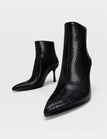 
						Botine Stradivarius, negru