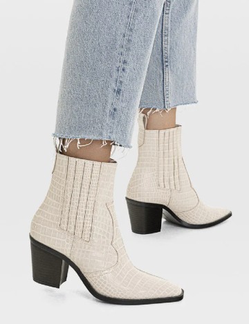 
						Ciocate Stradivarius, crem
