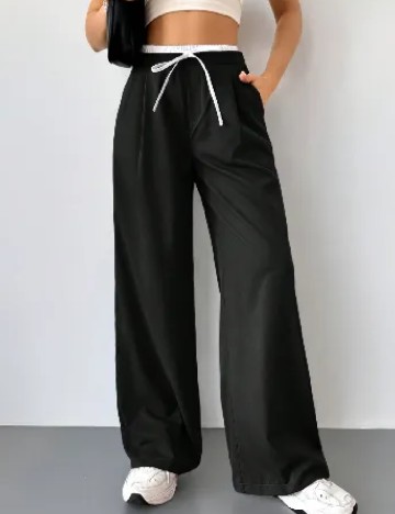 
						Pantaloni SHEIN, negru