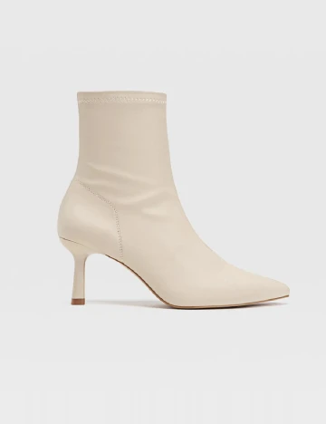 Botine Stradivarius, crem