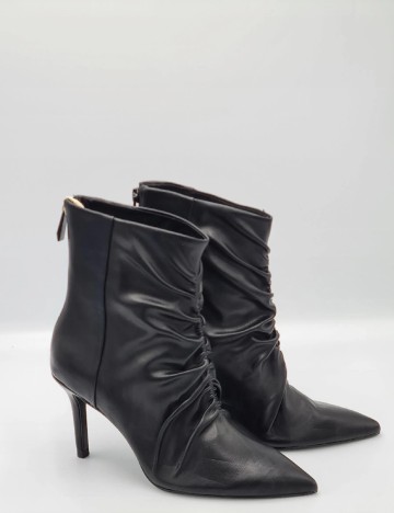 
						Botine Stradivarius, negru