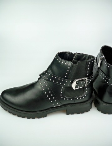 
						Ghete Stradivarius, negru