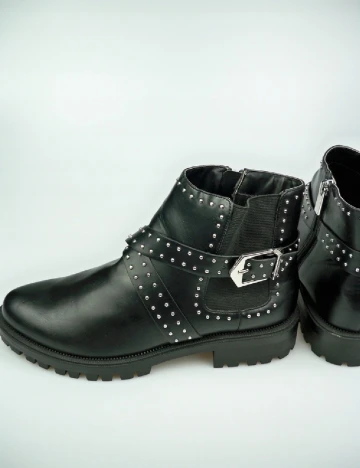 Ghete Stradivarius, negru