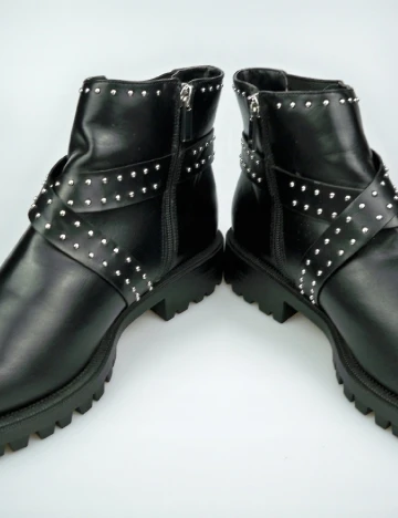 Ghete Stradivarius, negru