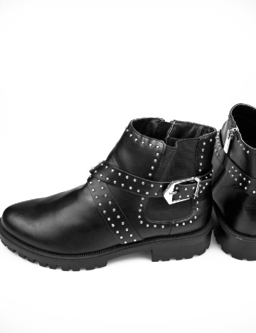 
						Ghete Stradivarius, negru