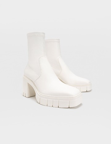 
						Botine Stradivarius, alb