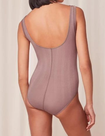 Body modelator Triumph, roz pudra