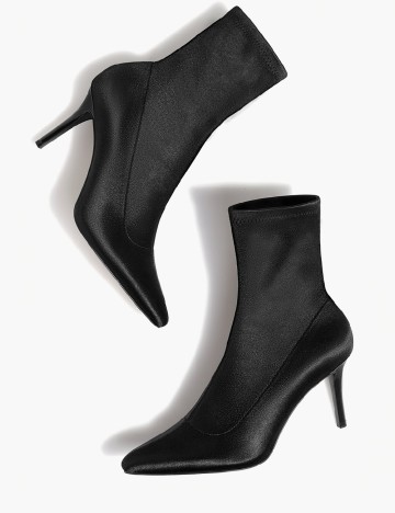 
						Botine Stradivarius, negru
