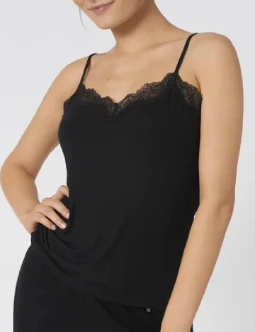 Maiou Triumph, negru