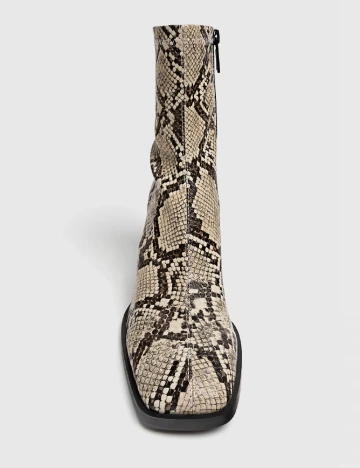 Botine Stradivarius, imprimeu sarpe