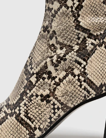 Botine Stradivarius, imprimeu sarpe
