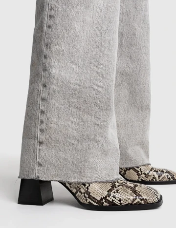 Botine Stradivarius, imprimeu sarpe